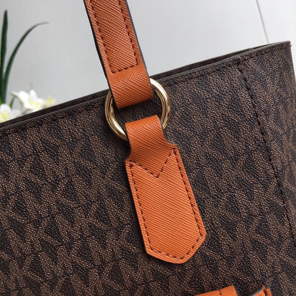 マイケルコースバッグ素材ディテール